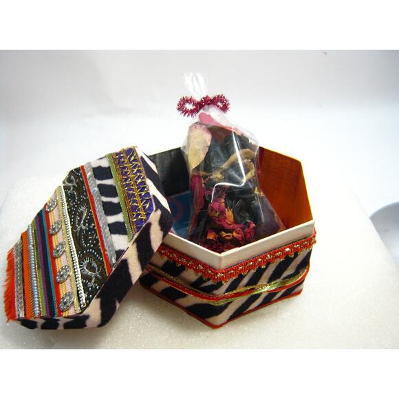 Keepsake Prayer Box for Mementos Photos Trinkets Jewelry Desk Items Potpourri - Picture 8 of 9